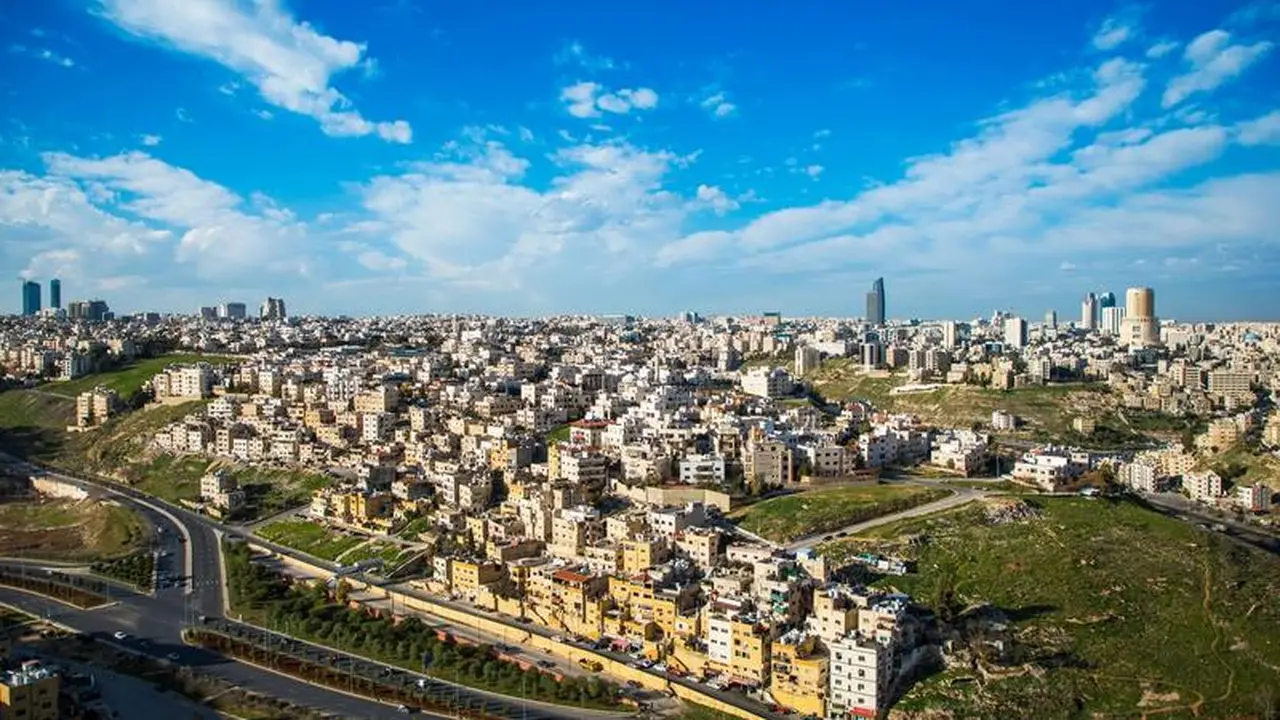 طقس الأردن.. موجة دفء تسبق رمضان مع نشاط للرياح المثيرة للغبار والأتربة